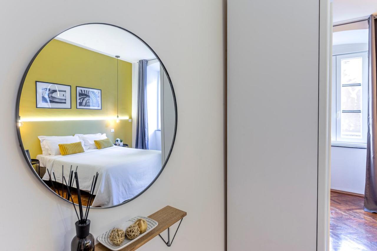 Tram Apartment For 4 Guests Trieste Exteriör bild